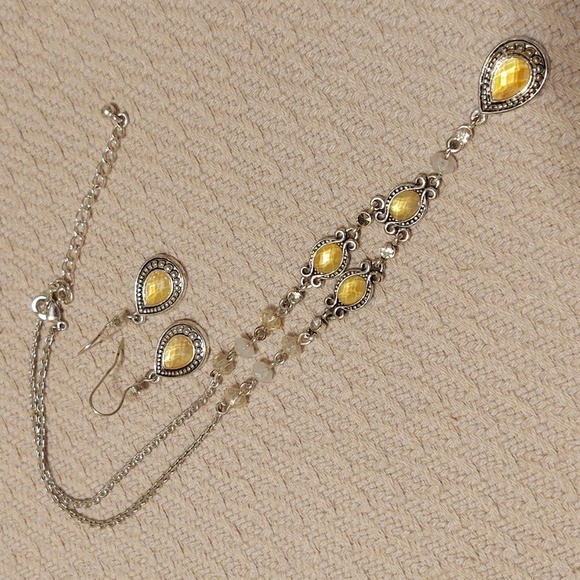 Avon Vintage Necklace and Earring Set - Picture 4 of 5